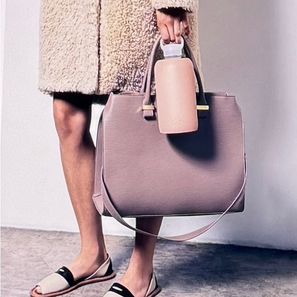 Bkr.  Pink BIG BOTTLE 1L (32OZ) Water bottle Glass/Silicone Sleeve -NEW - Picture 1 of 13